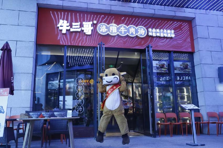 靠一碗湯，78個餐位一天接待1500人