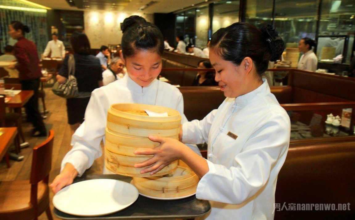 16歲女孩飯店打工20天，結(jié)算工資時(shí)卻欠老板195元|餐飲界
