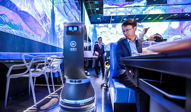 海底撈打算用機器人取代廚師和服務員，他們會裁員嗎？