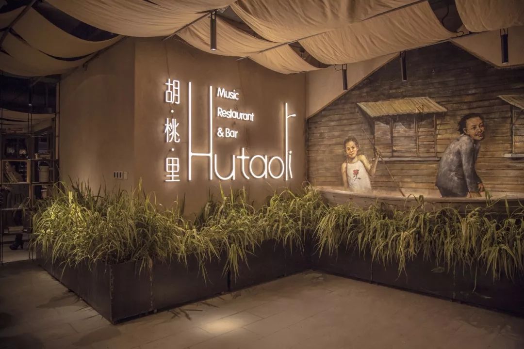 從“山寨熱”到“倒閉潮”，胡桃里你學(xué)不會(huì)的核心是什么？| 餐見(jiàn)