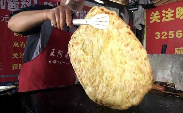 每天工作8個小時，賣200多個灌餅，月入4萬還買了兩套房！