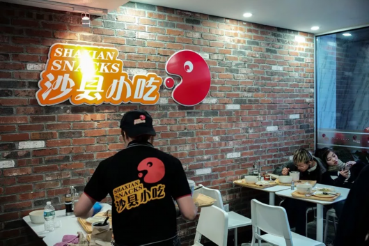 紐約這家中國(guó)小吃開業(yè)第一天3小時(shí)就售罄 味道正得很！|餐飲界