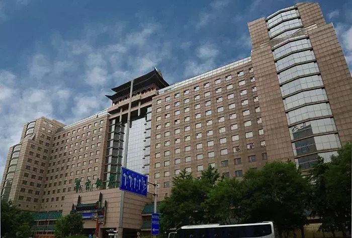 京東買下翠宮飯店辦公用？透過高端飯店的衰落看餐飲 | 餐見