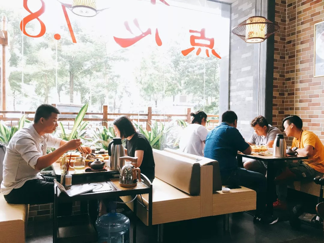 星巴克、西貝、呷哺呷哺……　大牌來(lái)了！社區(qū)餐飲正在逆襲？