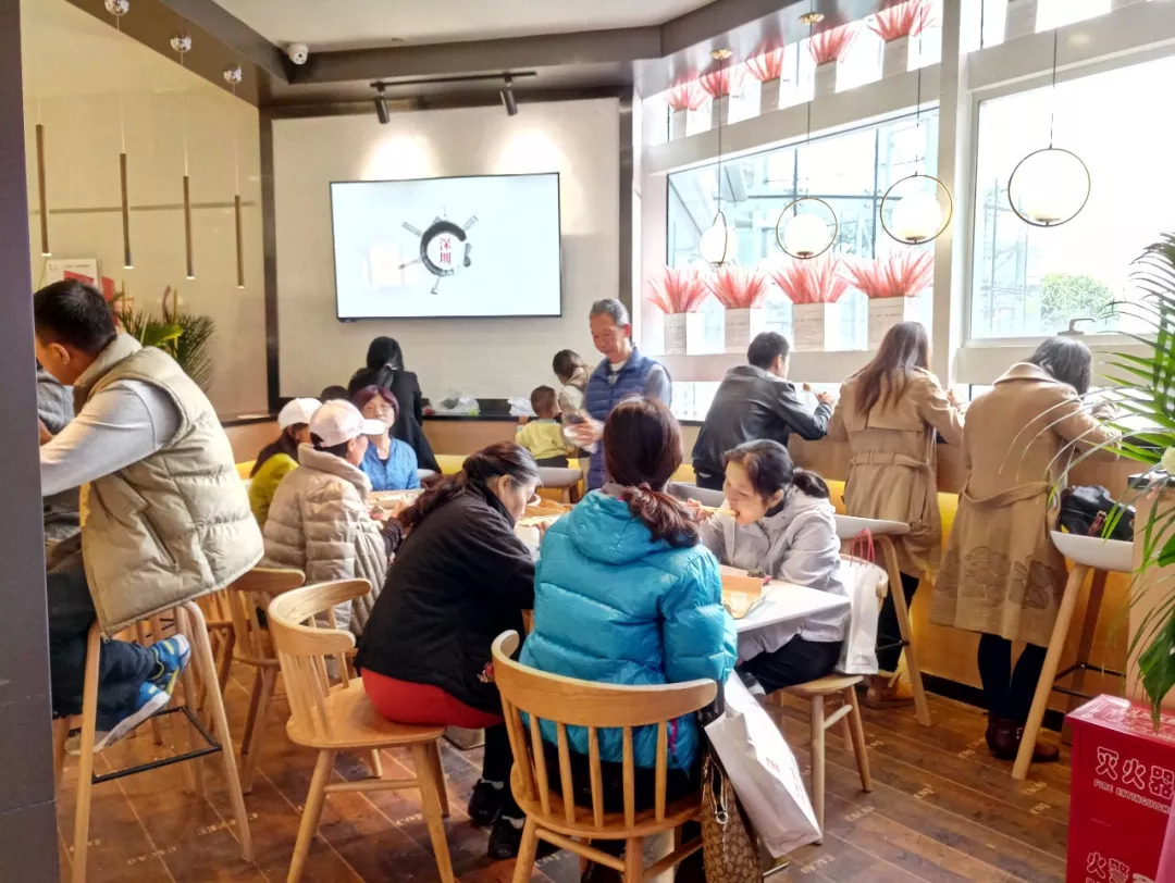 餐飲人：沒(méi)辦法，做餐飲就得這樣...