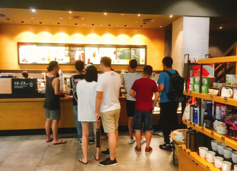 茶、咖不分家！喜茶與星巴克的成功有何共性？｜餐見