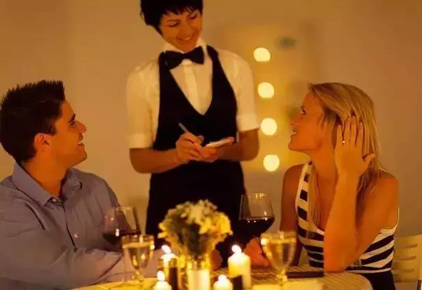 顧客要退菜，看4個(gè)不同服務(wù)員如何處理！
