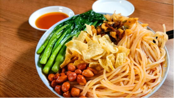 大型真香現(xiàn)場，青菜才是螺螄粉的“靈魂伴侶”
