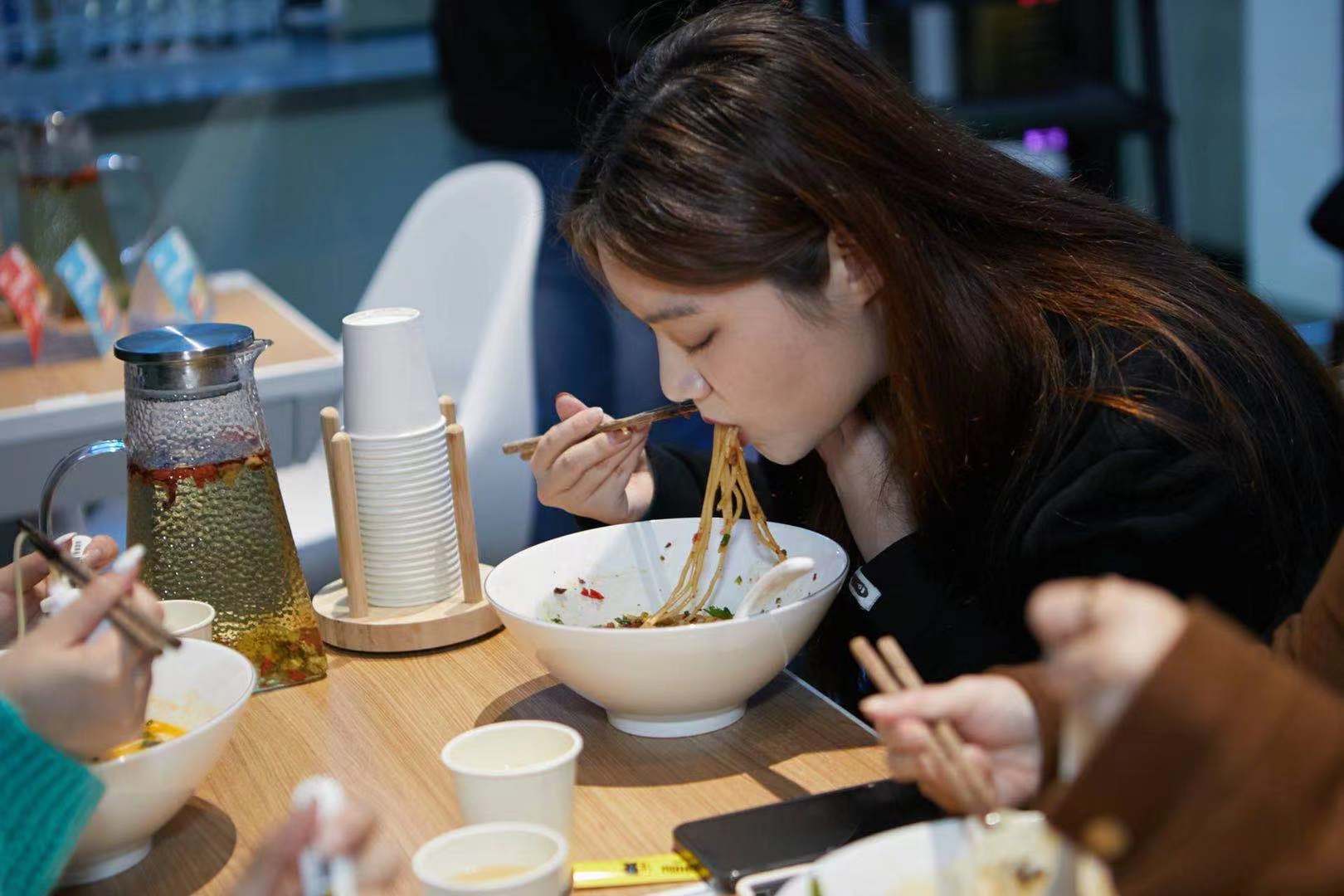 創(chuàng)新“智能面館”新賽道 ，數字化賦能掘金千億級面類市場|餐飲界