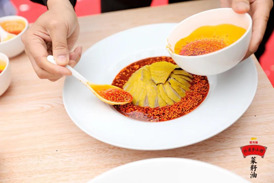  無(wú)辣不歡，看金龍魚外婆鄉(xiāng)小榨菜籽油如何打動(dòng)辣食愛好者的胃？