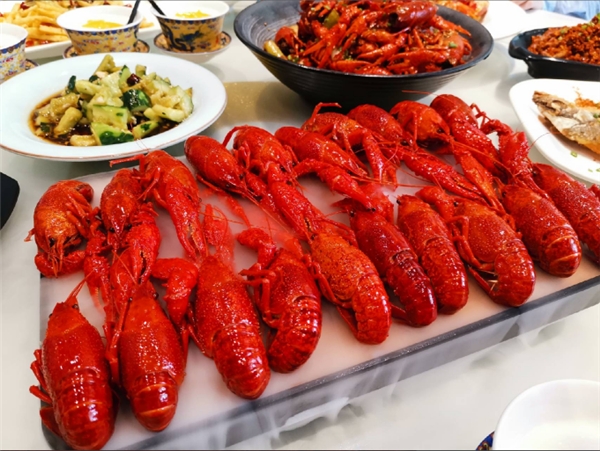 單場直播破20萬，抖音武漢美食人氣榜第1名，這家小龍蝦店是如何做到的？