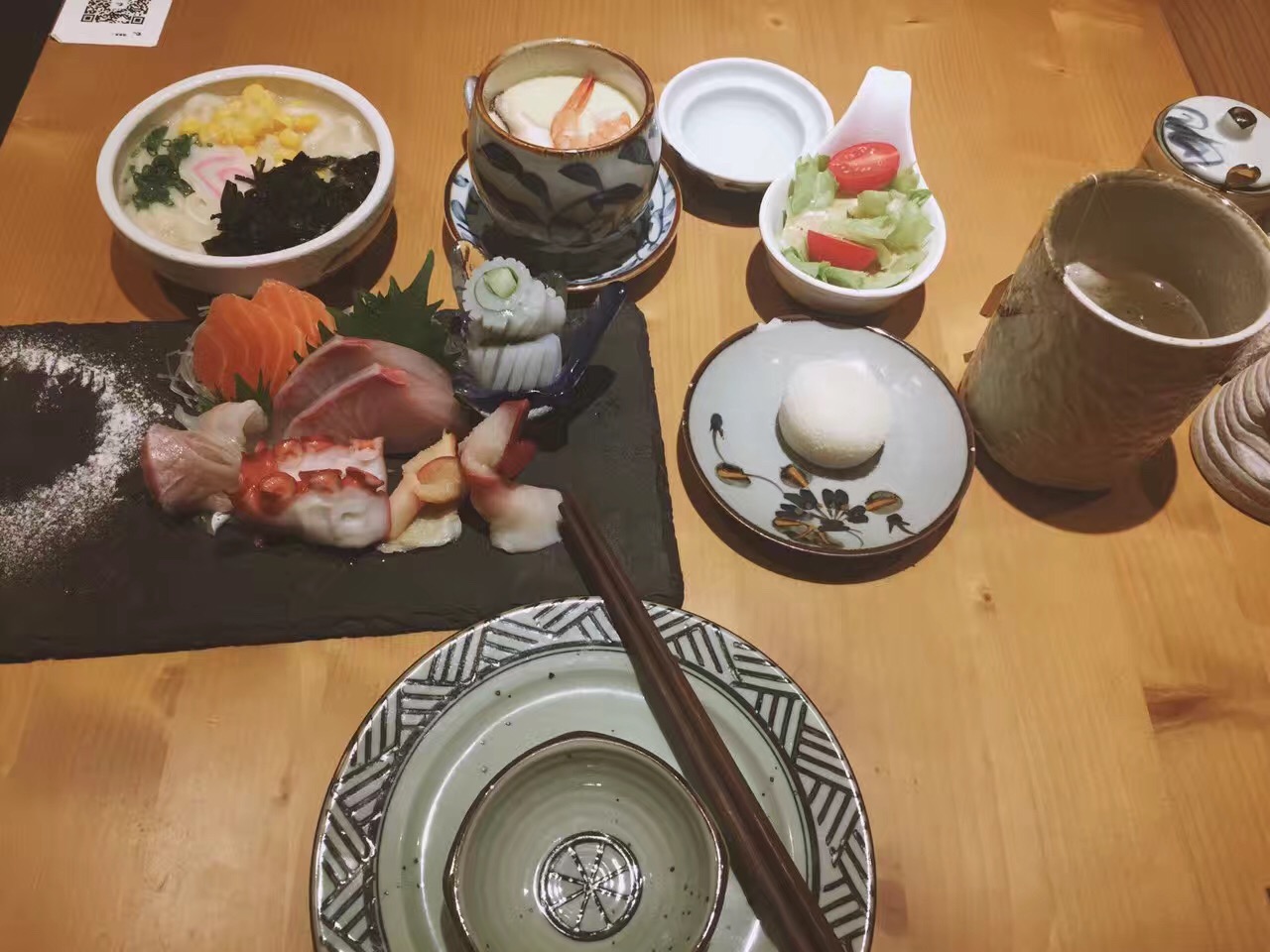 餐飲大事件234期 |小龍蝦被吃出1572項(xiàng)專(zhuān)利，智能剝蝦機(jī)一分鐘可剝1000只蝦|餐飲界