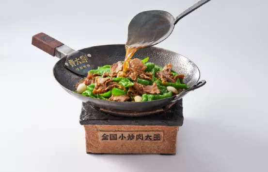 一盤(pán)辣椒炒肉，能撐起費(fèi)大廚的“出湘記”嗎？