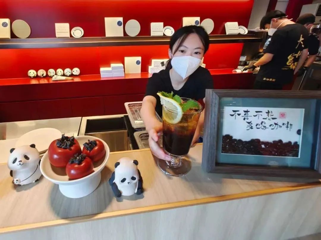 老字號布鞋內(nèi)聯(lián)升做咖啡，跨界咖啡這么卷了嗎？|餐飲界