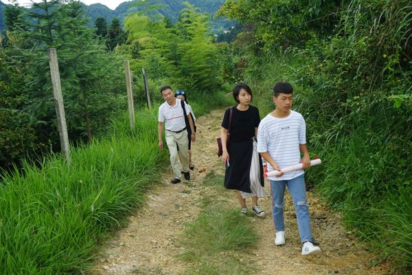 29年教學(xué)，9年公益，他以身作則，改變了無(wú)數(shù)山區(qū)孩子的人生
