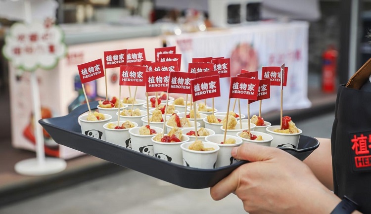 加快推進(jìn)C端渠道布局，植物肉品牌植物家入駐家樂(lè)福|餐飲界