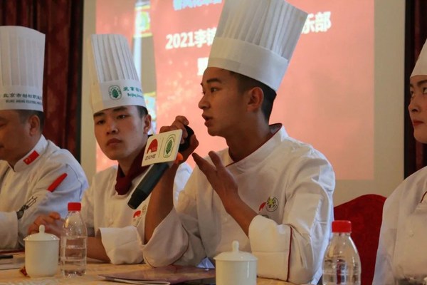 3個月當(dāng)上炒鍋領(lǐng)班，李錦記助00后小伙"北漂"學(xué)廚獲新生