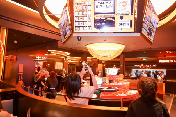 餐飲模式又一大創(chuàng)舉！探魚新店型營造“娛樂城”式沉浸消費體