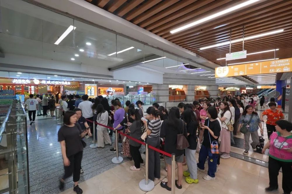 登頂熱搜，這家烤肉店憑何讓頂流商圈為之瘋狂？|餐飲界