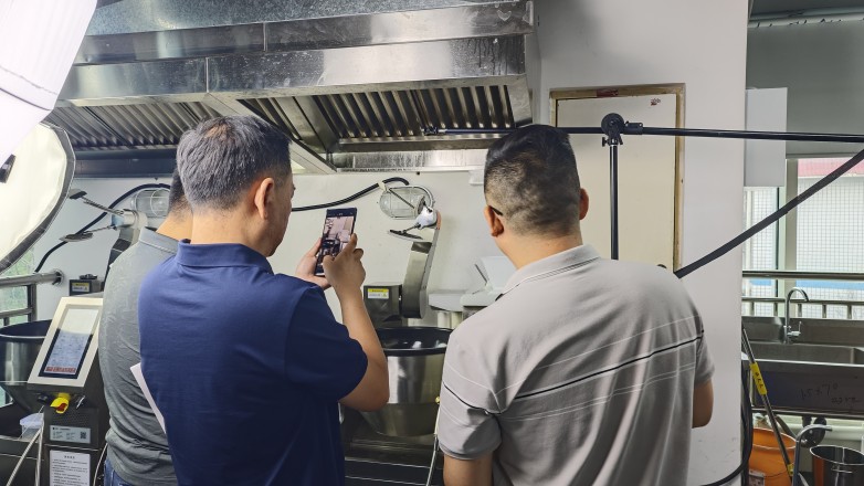 炒菜機(jī)器人席卷餐飲，預(yù)制菜迎來終結(jié)者？|餐飲界
