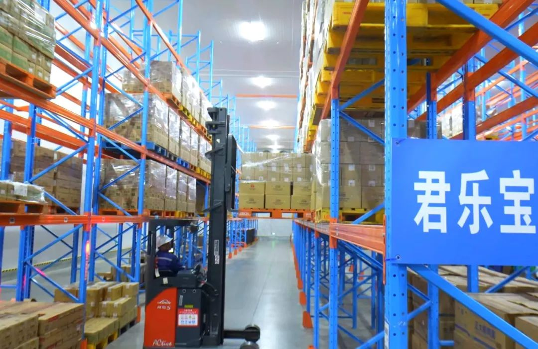 蜀?！辆龢?lè)寶戰(zhàn)略合作升級(jí)，打造全國(guó)極速冷鏈網(wǎng)，破解短保鮮奶配送難題|餐飲界